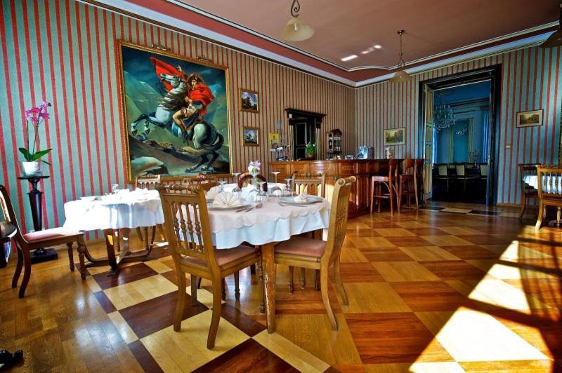 Palac W Malkowie Warta Εξωτερικό φωτογραφία